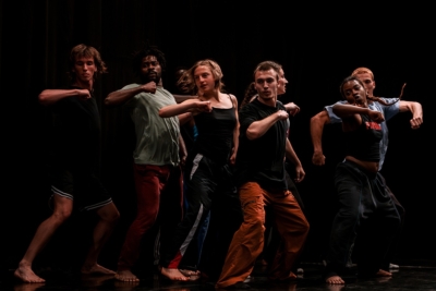 Nous n’arrivons pas les mains vides de Balkis Moutashar