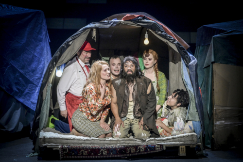 Laurent Pelly met en scène Robinson Crusoé de Jacques Offenbach au Théâtre des Champs-Élysées