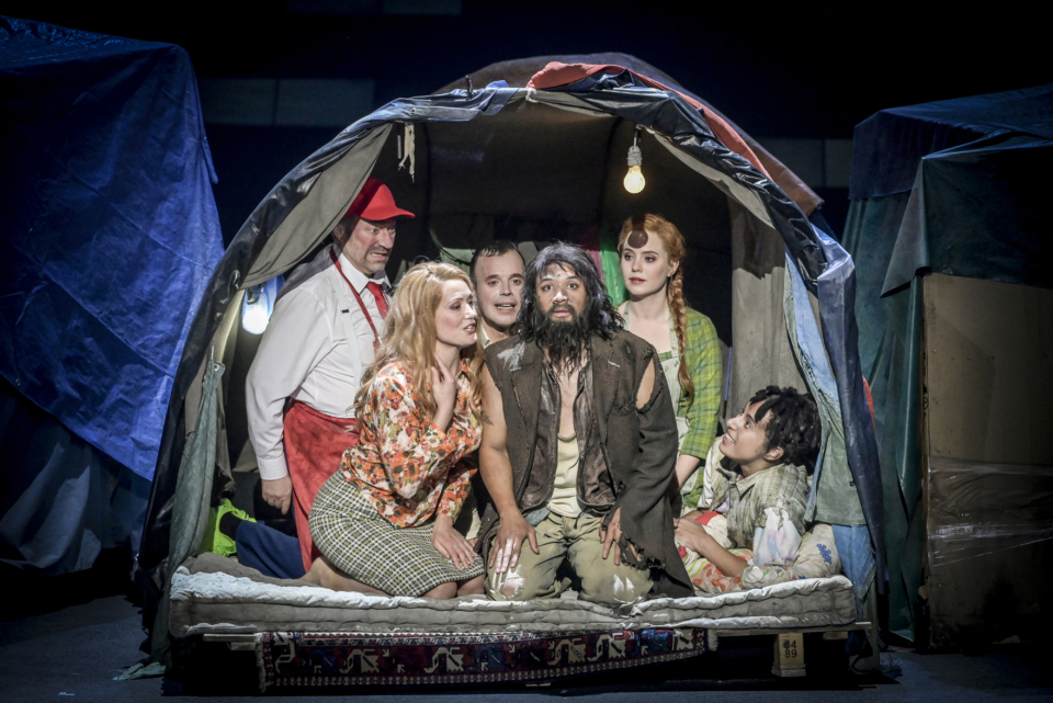 Laurent Pelly met en scène Robinson Crusoé de Jacques Offenbach au Théâtre des Champs-Élysées