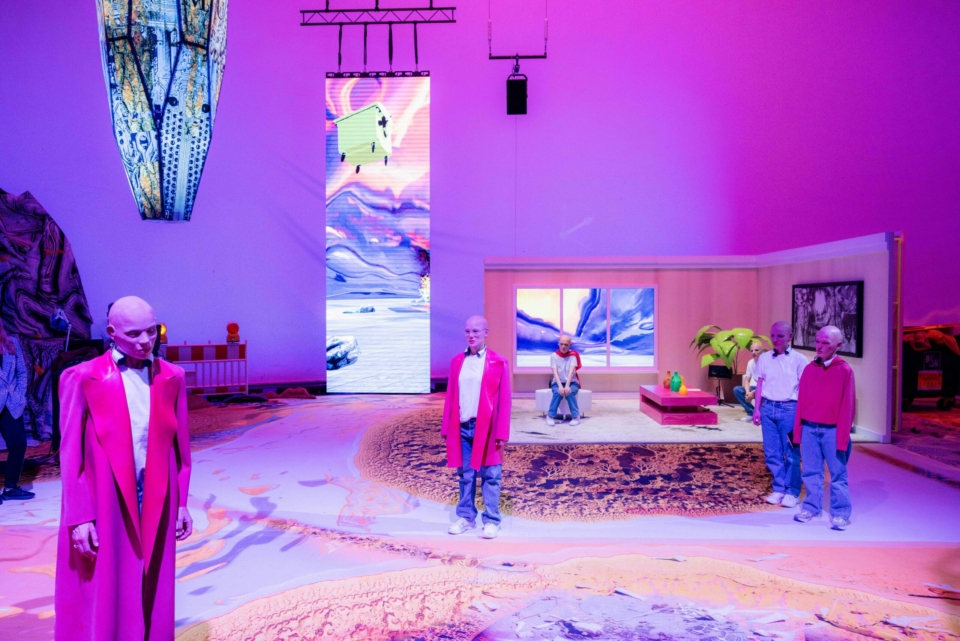 The Work de Susanne Kennedy et Markus Selg