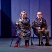 Charles Tordjman monte Dans le couloir de Jean-Claude Grumberg avec Jean-Pierre Darroussin et Christine Murillo