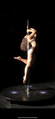 Fanny Villaudiere dans Il faut beaucoup aimer les hommes pour les aimer