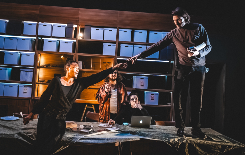 Kaddish, la femme chauve en peignoir rouge de Margaux Eskenazi