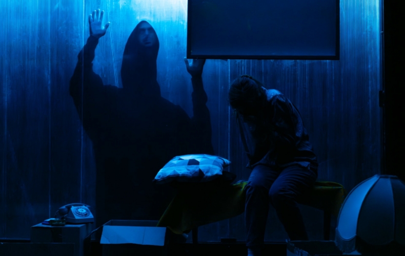 Maxime Mansion met en scène L'Inhabitante de Leïla Cassar