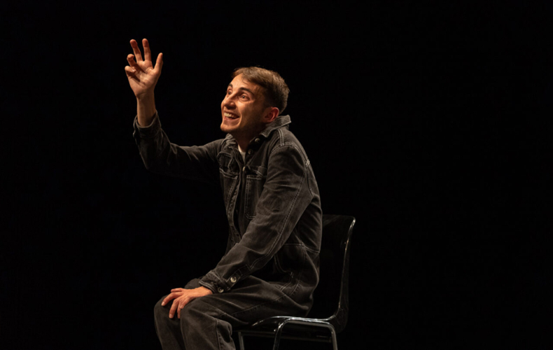 La révérence d'Emeric Cheseaux photo Andreas Eggler