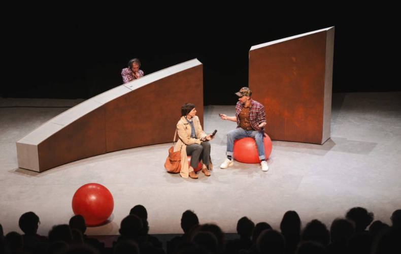 Renaud Diligent met en scène Nyotaimori de Sarah Berthiaume Photo Vincent Arbelet