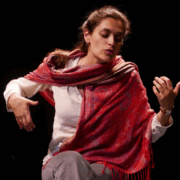 Sélène Assaf dans Entre vos lignes © Raphaël Rubbens