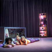 Séphora Pondi crée Bestioles d'après Truck Stop de Lachlan Philpott au Studio-Théâtre de la Comédie-Française