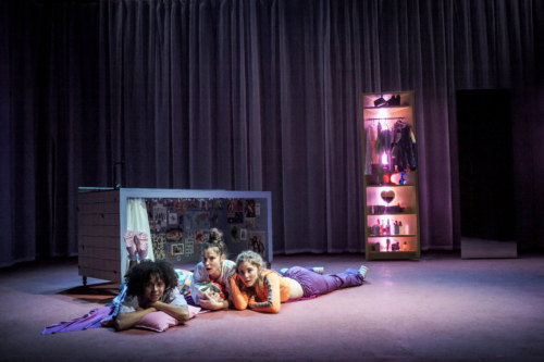 Séphora Pondi crée Bestioles d'après Truck Stop de Lachlan Philpott au Studio-Théâtre de la Comédie-Française