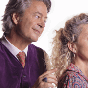 Thibault de Montalembert et Hélène Babu dans Seuls mes cheveux sont gris de Wendy Beckett