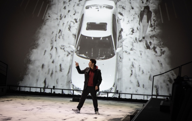 Christophe Rauck cée Presque égal, presque frère d’après Jonas Hassen Khemiri