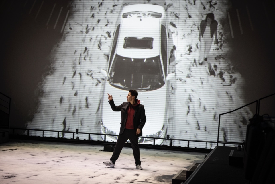 Christophe Rauck cée Presque égal, presque frère d’après Jonas Hassen Khemiri