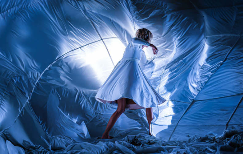 Élodie Tampon-Lajarriette dans Mon Château-Corps de Thierry Vincent