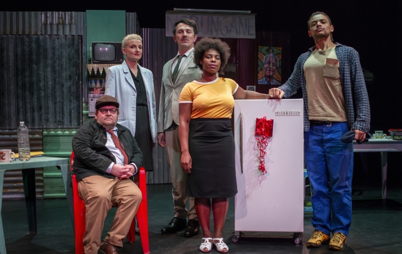 Gweltaz Chauviré met en scène Terre noire de Stefano Massini