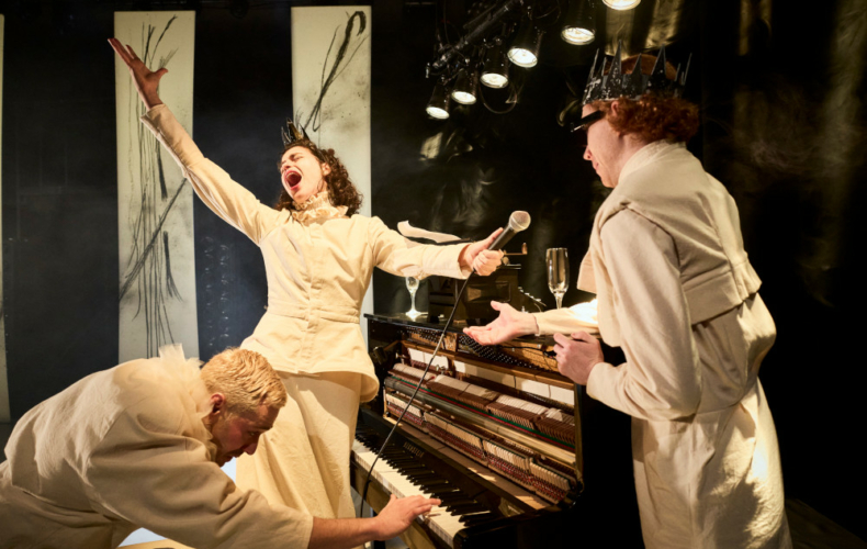 Le Roi, la Reine et le Bouffon de Clémence Coullon