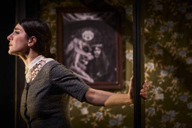 Mina Kavani crée Ma maison est noire d’après les textes de Forough Farrokhzad