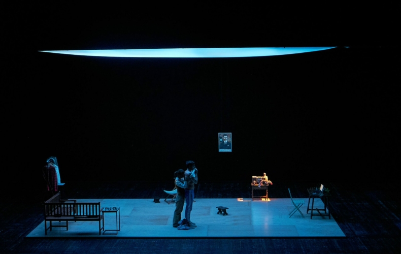 Romina Paula met en scène El tiempo todo entero d'après La Ménagerie de Verre de Tennessee Williams