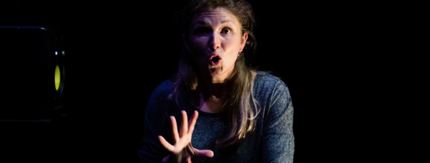 Viktoria Kozlova dans Kohlhaas dans Kohlhaas par l'Ensemble théâtral Estrarre