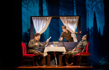 Ariane Mnouchkine crée Ici sont les dragons - Deuxième Époque au Théâtre du Soleil