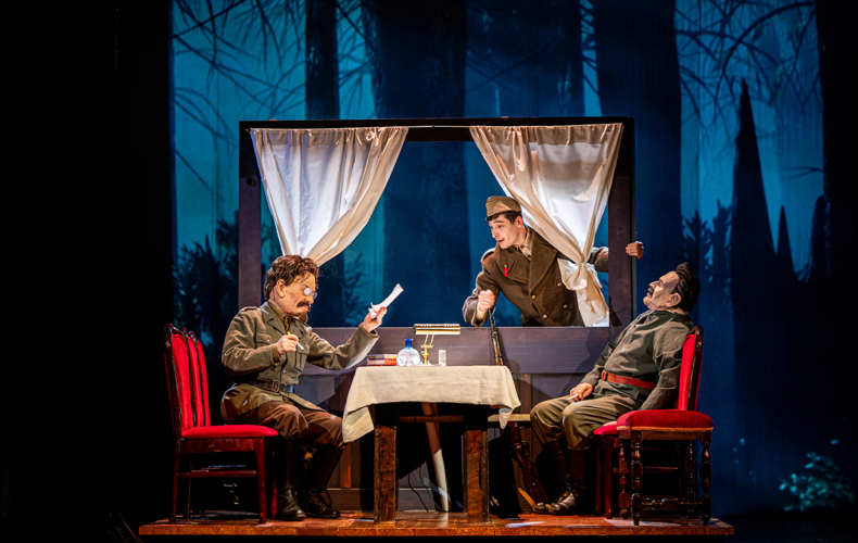 Ariane Mnouchkine crée Ici sont les dragons - Deuxième Époque au Théâtre du Soleil