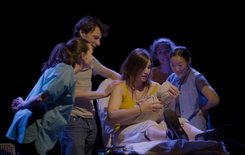 Cécile Parichet met en scène Tout ce que peut l'amour photo Bob Fokua