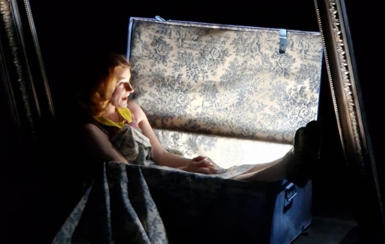 Clémence de Vimal dans J’ai besoin d’air, c’est pour ça que je fume