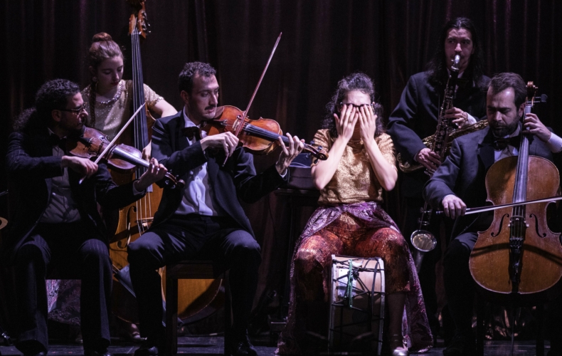 Hatice Özer crée En attendant Oum Kalthoum