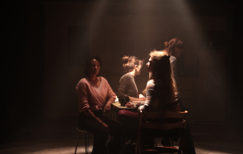 Pascale Daniel-Lacombe met en scène Et au-delà rien n'est sûr de Monica Isakstuen