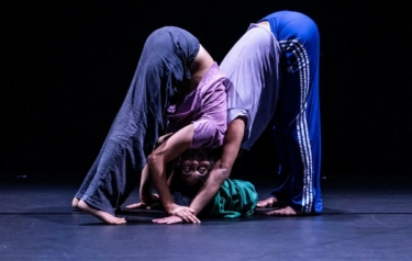 مرتاحة؟ in relation to whom ? de Marah Haj Hussein et Nur Garabli