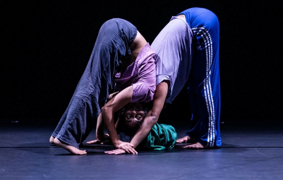 مرتاحة؟ in relation to whom ? de Marah Haj Hussein et Nur Garabli