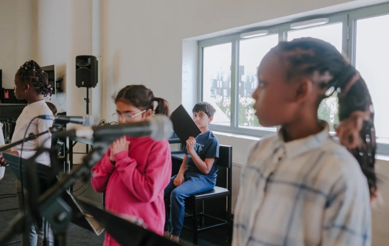 L’Île en Soi de Janice Zadrozynski avec La petite troupe de de la MC93