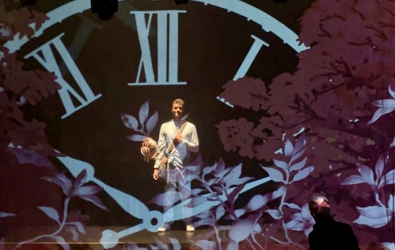 Marjorie Nakache met en scène L’Oiseau Bleu de Maurice Maeterlinck photo de répétition de Kain