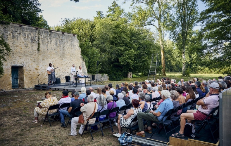 « Palais de verre » Festival d'Été 2025 Maison Maria Casarès Apéro-spectacle © Joseph Banderet