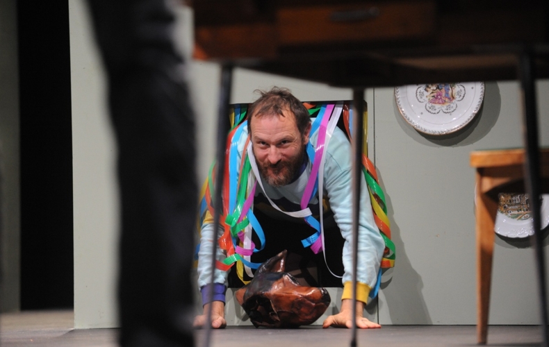 Petra Kőrösi met en scène Mais qu'est-ce qu'ils font là photo Gérard Llabres