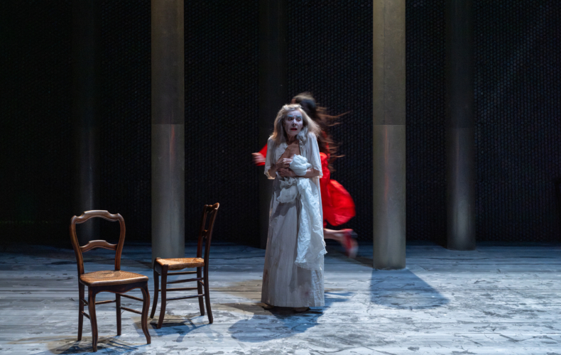 Thibaud Croisy monte La Maison de Bernarda Alba de Lorca