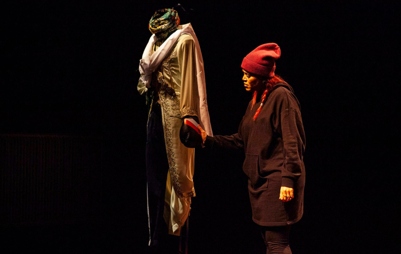 Yousra Dahry dans Kheir Inch’Allah photo Anne Flore Mary