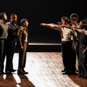 Bobbi Jene Smith et Or Schraiber mettent en scène Satyagraha de Philip Glass Bobbi Jene Smith et Or Schraiber mettent en scène Satyagraha de Philip Glass