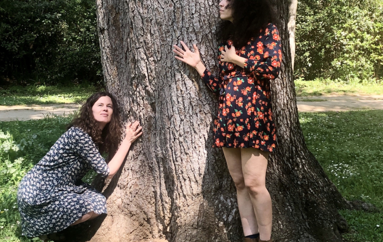 Anissa Kaki et Emmanuelle Jacquemard dans Le Figuier (Takia et Colette)