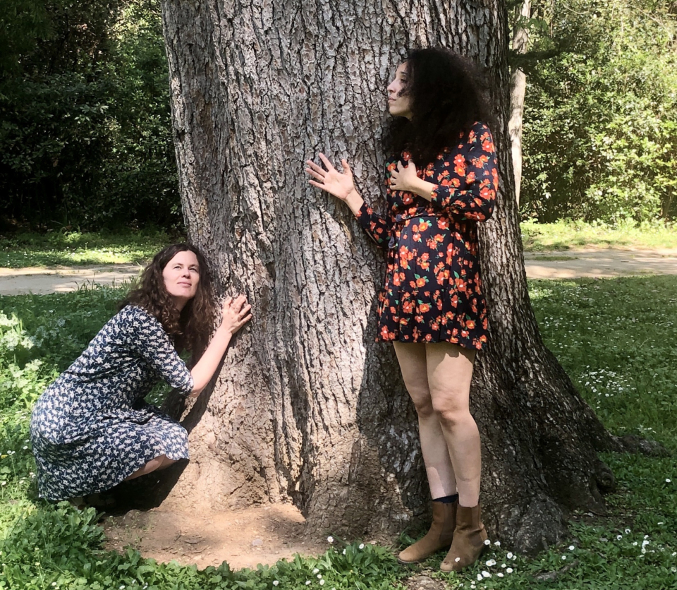 Anissa Kaki et Emmanuelle Jacquemard dans Le Figuier (Takia et Colette)
