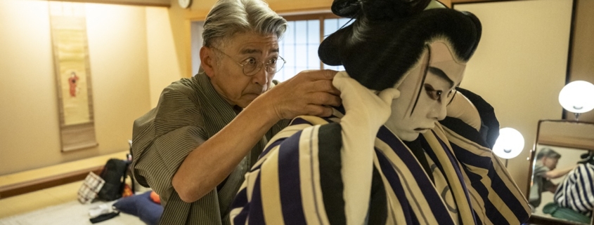 Le maître perruquier Tadashi Kamoji et le comédien Tanenosuke Nakamura au Kabuki-za Theatre