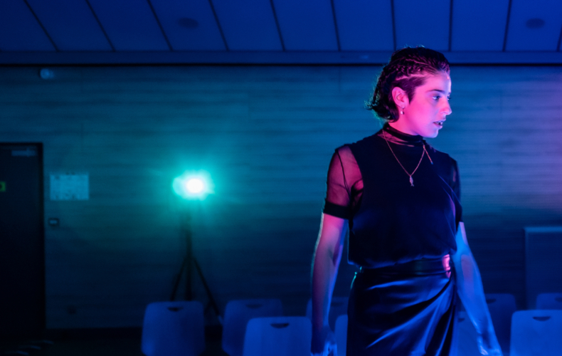 Lucile Oza dans La Femme Saumon de Tom Politano © Nicolas Marie