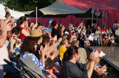 Public au Festival Ile de France photo Les Tréteaux de France Public au Festival Ile de France photo Les Tréteaux de France
