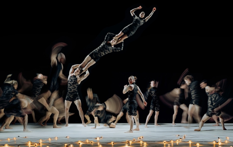 Revoir les étoiles par le Cie Circa photo Nick Mitmanski