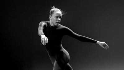 Suzanne Henry dans elle brûle © Mehmet Vanli Suzanne Henry dans elle brûle © Mehmet Vanli