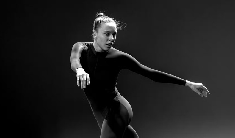 Suzanne Henry dans elle brûle © Mehmet Vanli