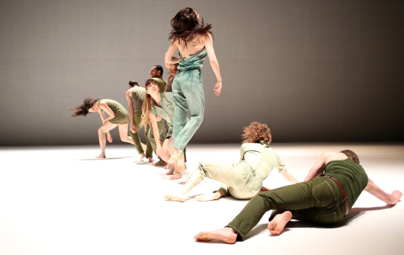 Tenir le temps de Rachid Ouramdane avec le Ballet de l'Opéra de Tunis © Patrick Imbert