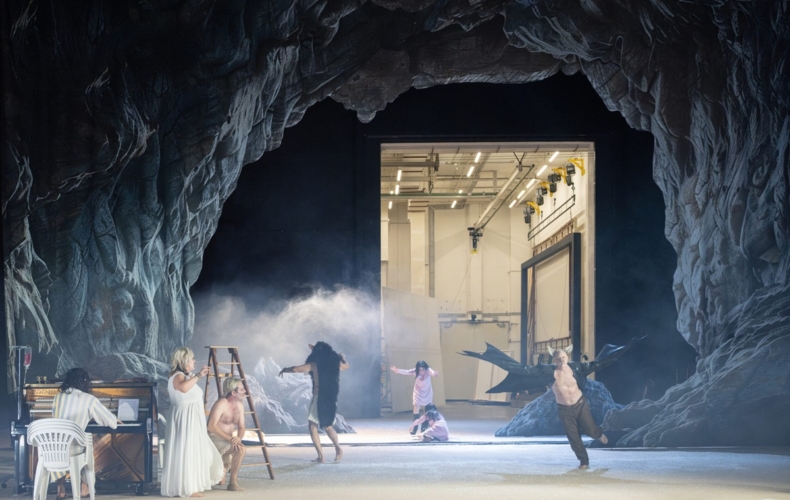 Vampire's Mountain de Philippe Quesne © Martin Argyroglo