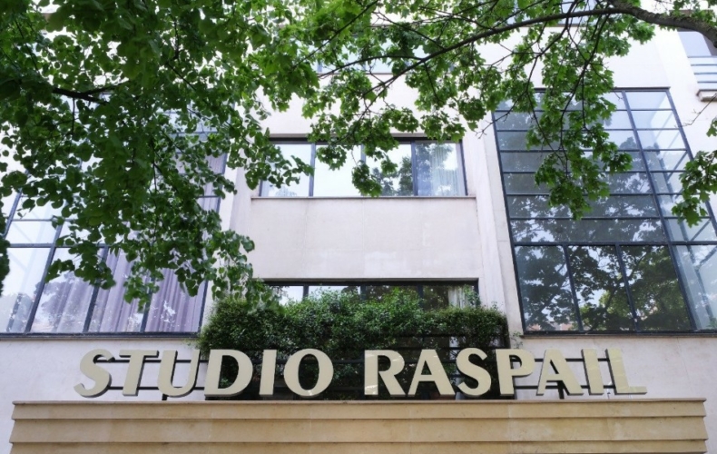 La façade du Studio Raspail