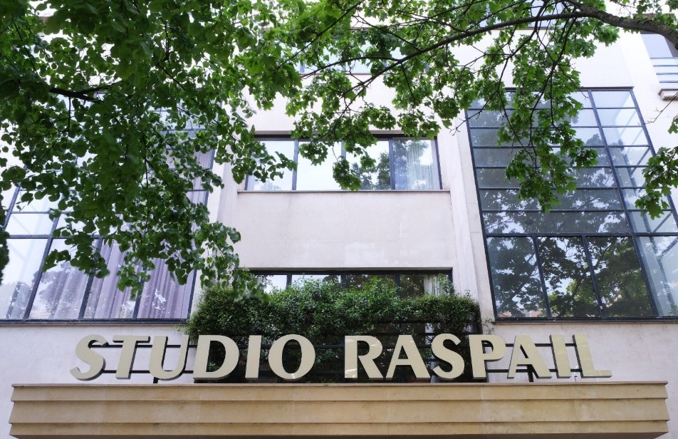 La façade du Studio Raspail