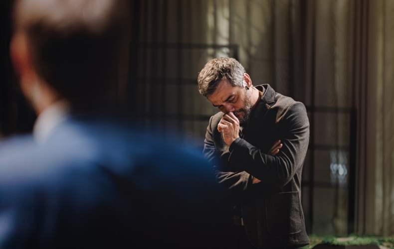 Wagner Moura en répétition d'Un procès après l'ennemi du peuple © Caio Lírio